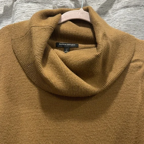 🚨2/$10‼️Banana Republic Sweater - Picture 4 of 7